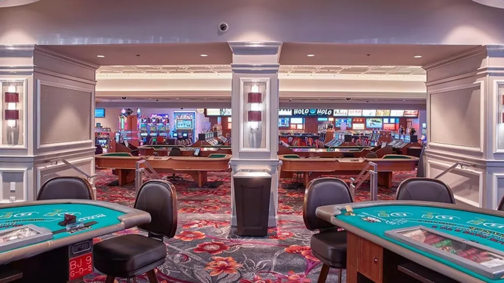 Bàn Casino trống minh họa việc chuẩn bị trước khi tham khảo